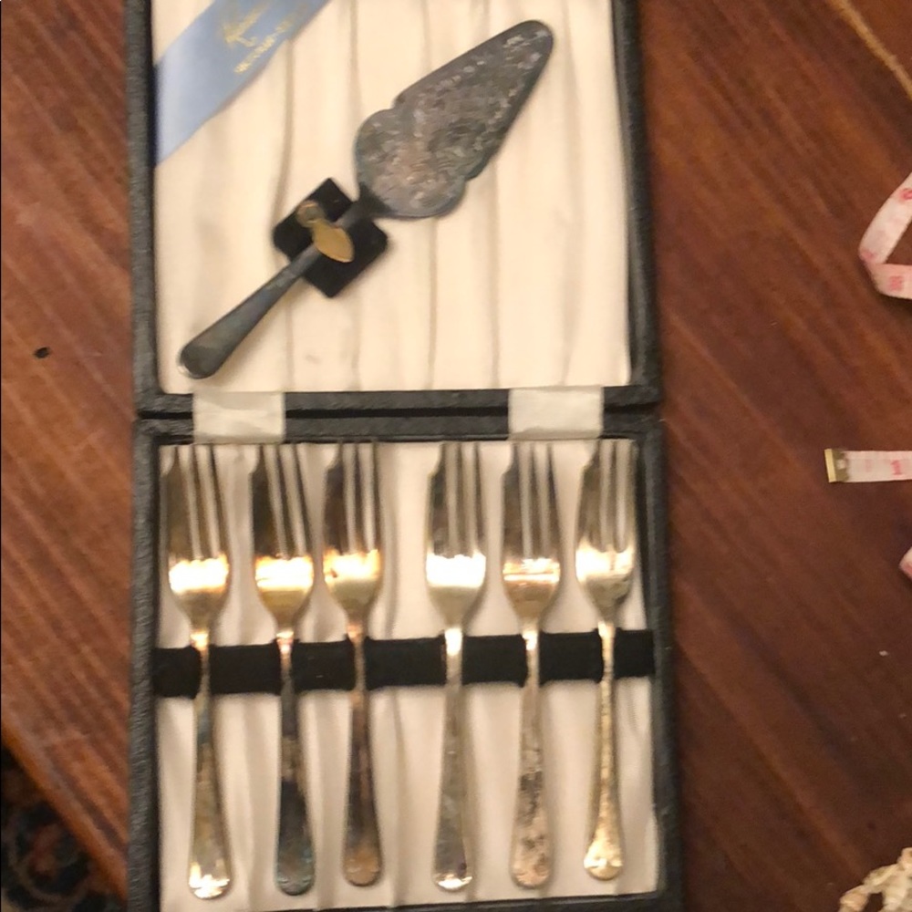 Vintage never used cake set